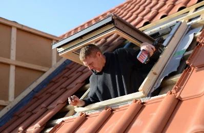 Pose de fenêtres de toit Velux à Mogneville